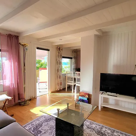 Ocean Side House, Sea View, Free Parking ! Villa