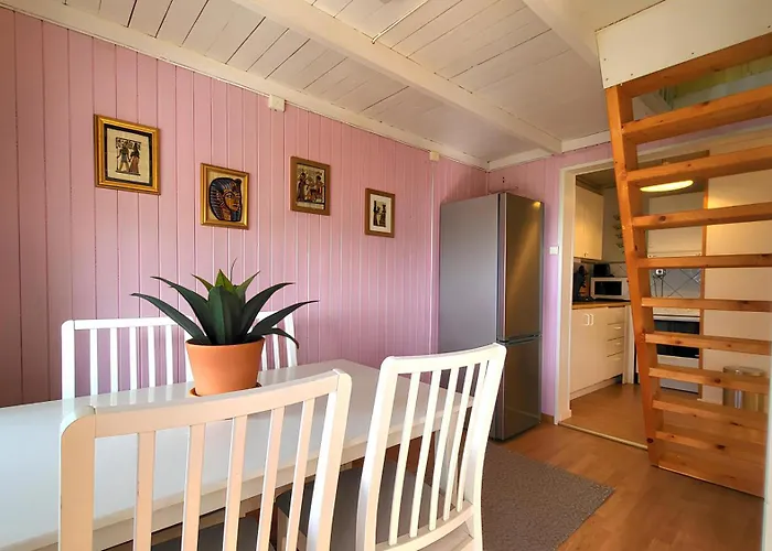 Ocean Side House, Sea View, Free Parking !