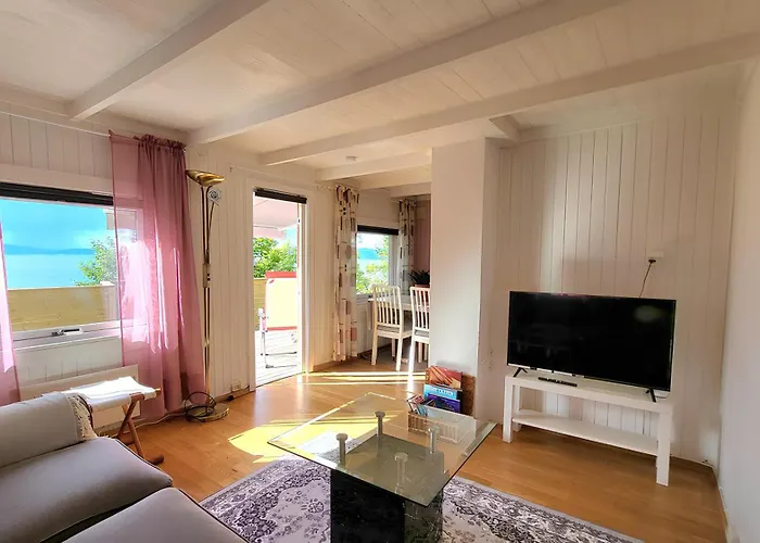 Ocean Side House, Sea View, Free Parking ! Villa